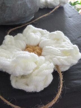 Handcrafted White Flower Crochet Garland With 8 Flowers
